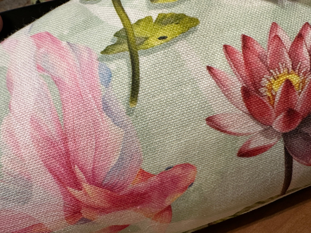 Borsa Artigianale Toscana "Loto" – Clutch in Tessuto Floreale con Dettagli in Legno